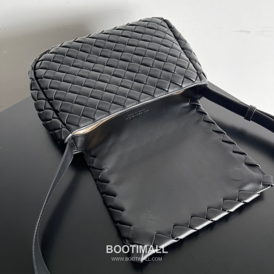 Bottega Veneta Cobble Small Woven Leather Crossbody Bag 보테가베네타 코블 스몰 위빙 레더 크로스백 27cm 7