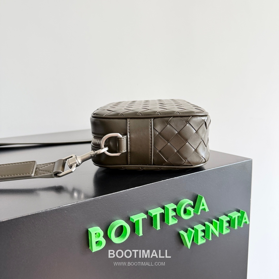 Bottega Veneta Intrecciato Woven Leather Camera Bag 보테가베네타 인트레치아토 위빙 레더 카메라백 24.5cm 2