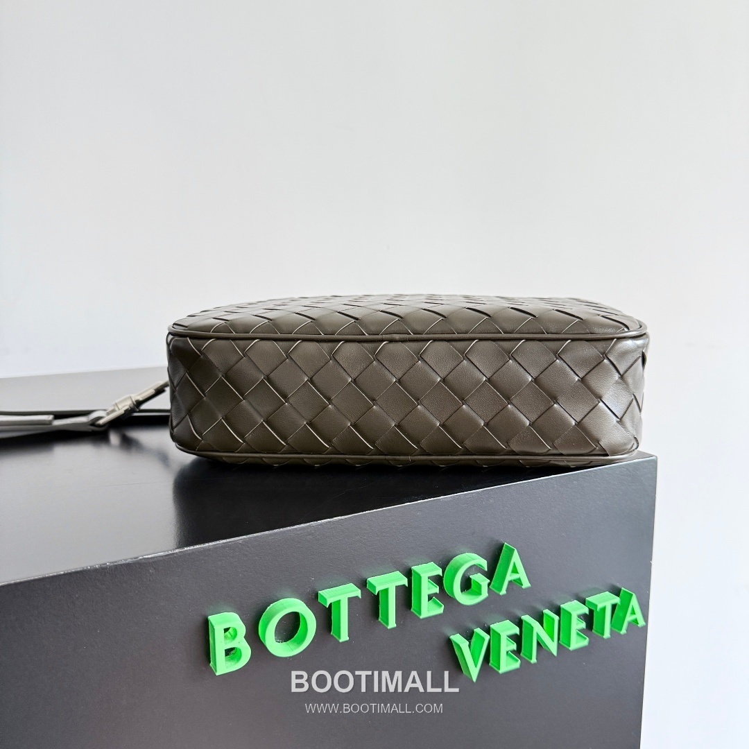 Bottega Veneta Intrecciato Woven Leather Camera Bag 보테가베네타 인트레치아토 위빙 레더 카메라백 24.5cm 3