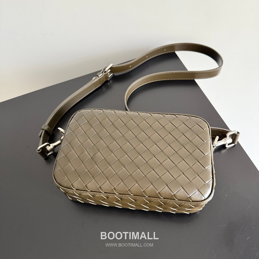 Bottega Veneta Intrecciato Woven Leather Camera Bag 보테가베네타 인트레치아토 위빙 레더 카메라백 24.5cm 4