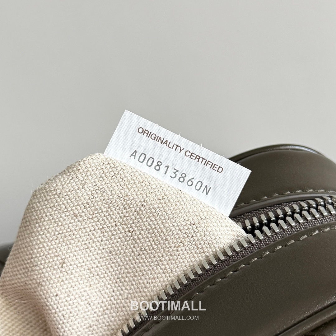 Bottega Veneta Intrecciato Woven Leather Camera Bag 보테가베네타 인트레치아토 위빙 레더 카메라백 24.5cm 9