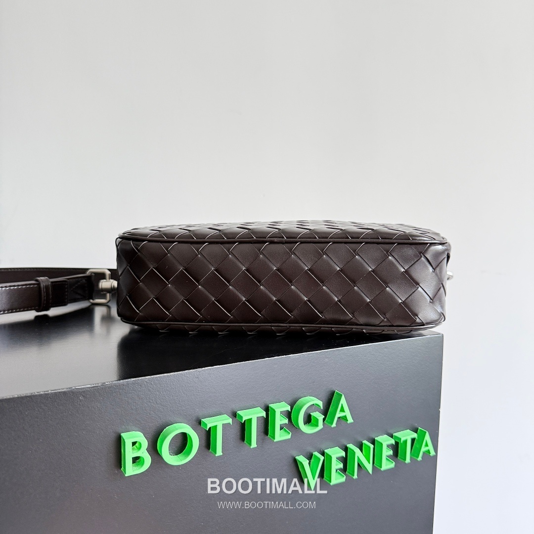 Bottega Veneta Intrecciato Woven Leather Camera Bag 보테가베네타 인트레치아토 위빙 레더 카메라백 24.5cm 3