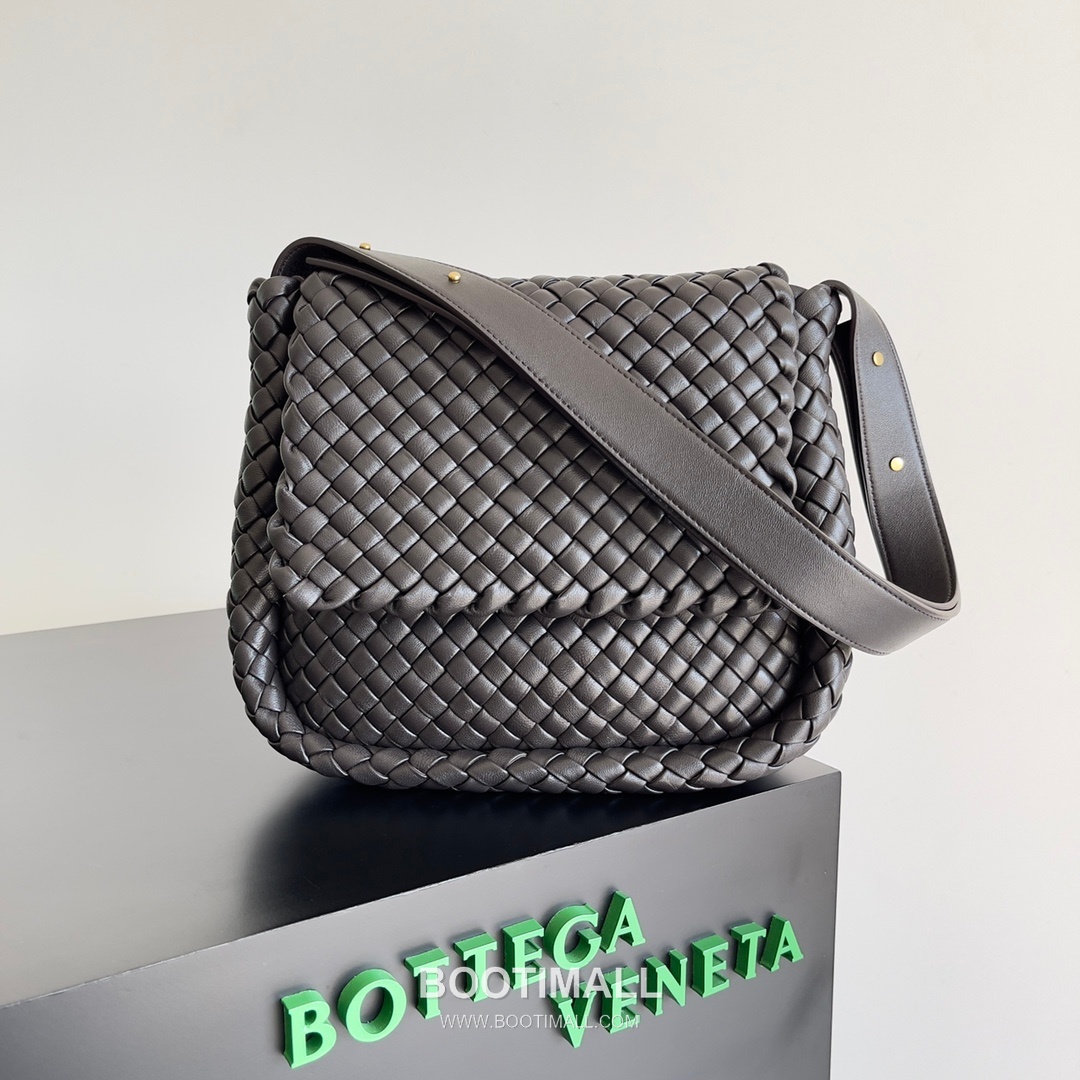 Bottega Veneta Small Cabat Intrecciato Woven Leather Shoulder Bag 보테가베네타 스몰 카바 인트레치아토 위빙 레더 숄더백 26cm 1