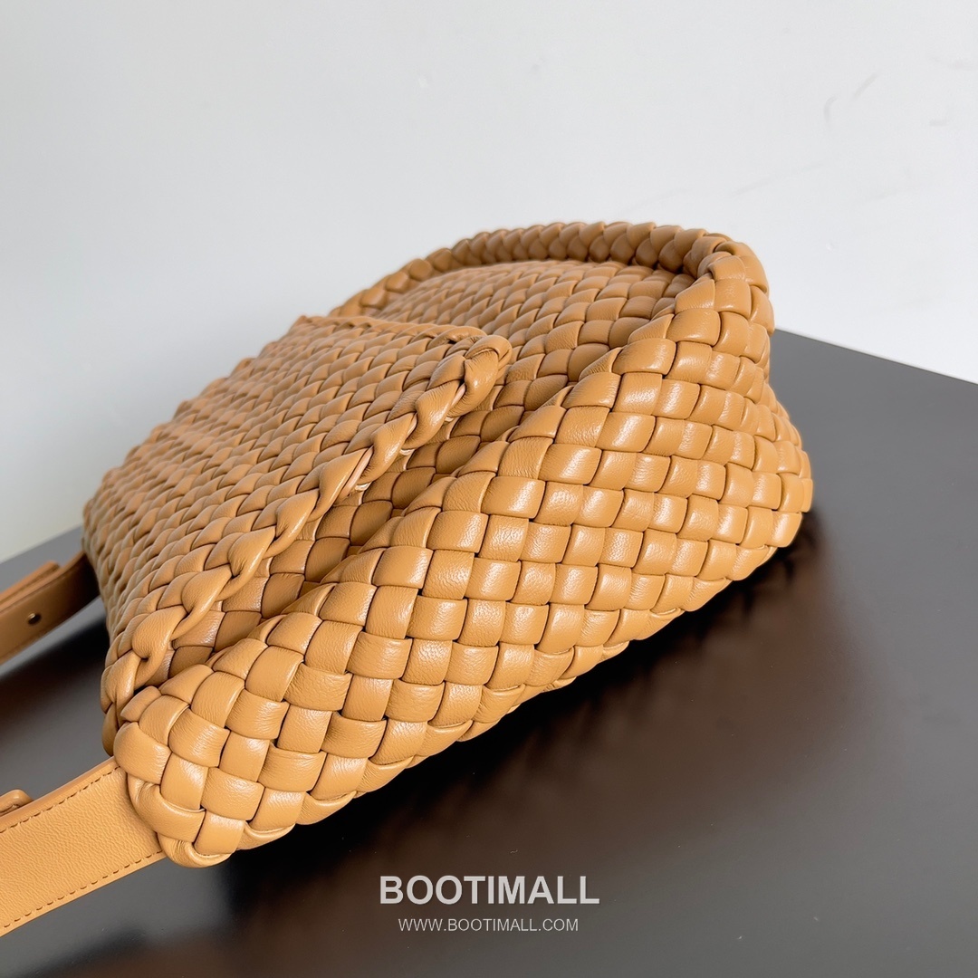 Bottega Veneta Small Cabat Intrecciato Woven Leather Shoulder Bag 보테가베네타 스몰 카바 인트레치아토 위빙 레더 숄더백 26cm 4