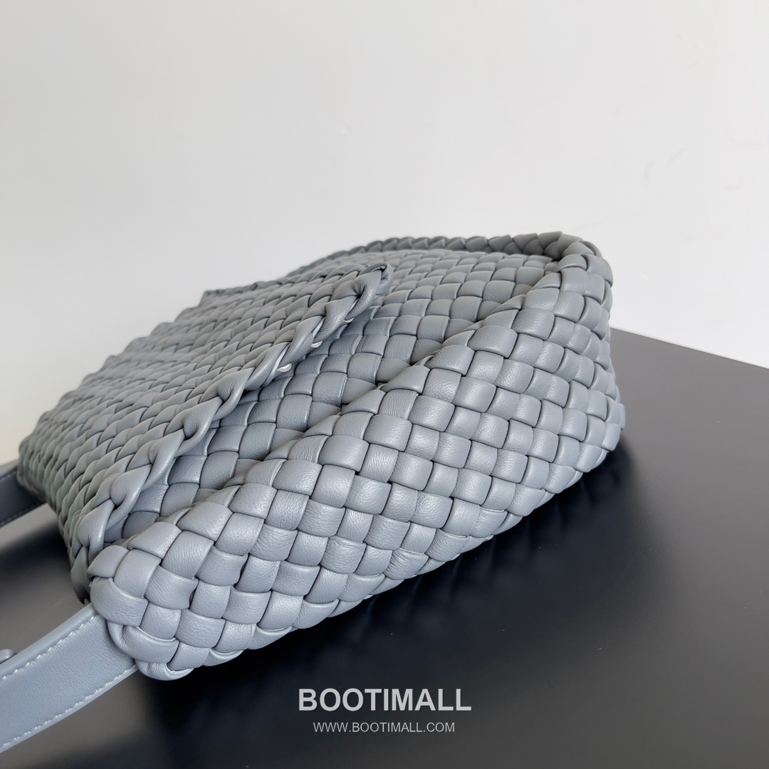 Bottega Veneta Small Cabat Intrecciato Woven Leather Shoulder Bag 보테가베네타 스몰 카바 인트레치아토 위빙 레더 숄더백 26cm 5