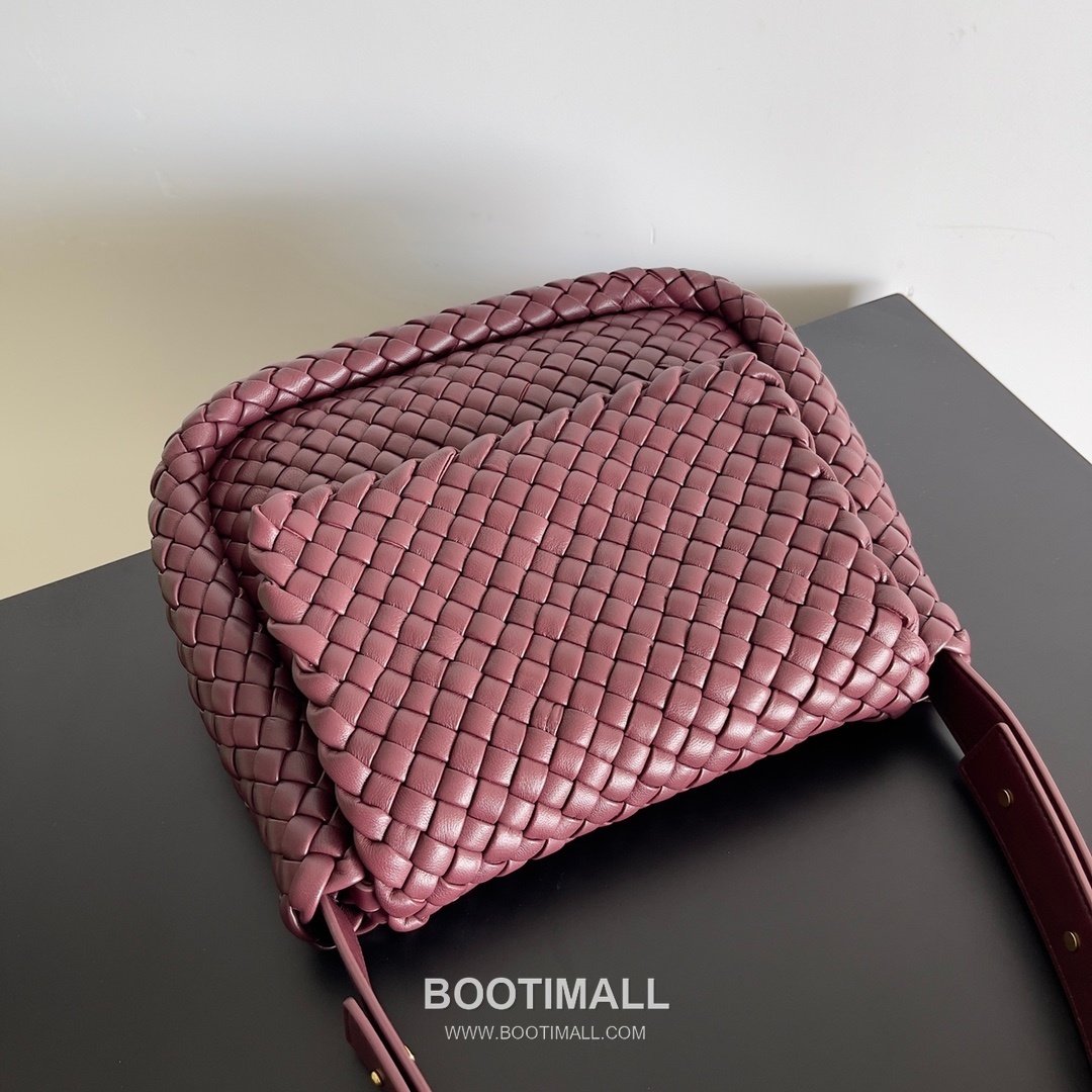 Bottega Veneta Small Cabat Intrecciato Woven Leather Shoulder Bag 보테가베네타 스몰 카바 인트레치아토 위빙 레더 숄더백 26cm 2