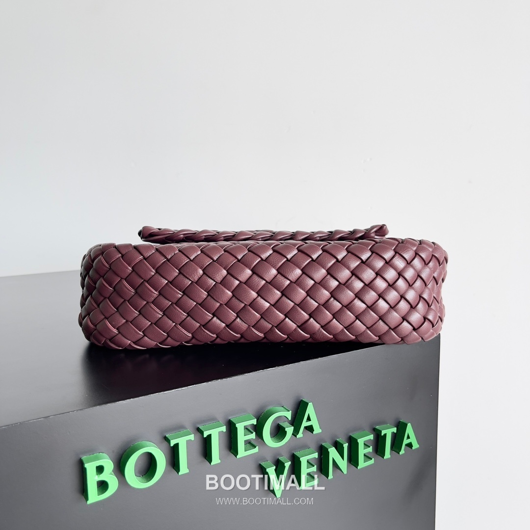 Bottega Veneta Small Cabat Intrecciato Woven Leather Shoulder Bag 보테가베네타 스몰 카바 인트레치아토 위빙 레더 숄더백 26cm 3