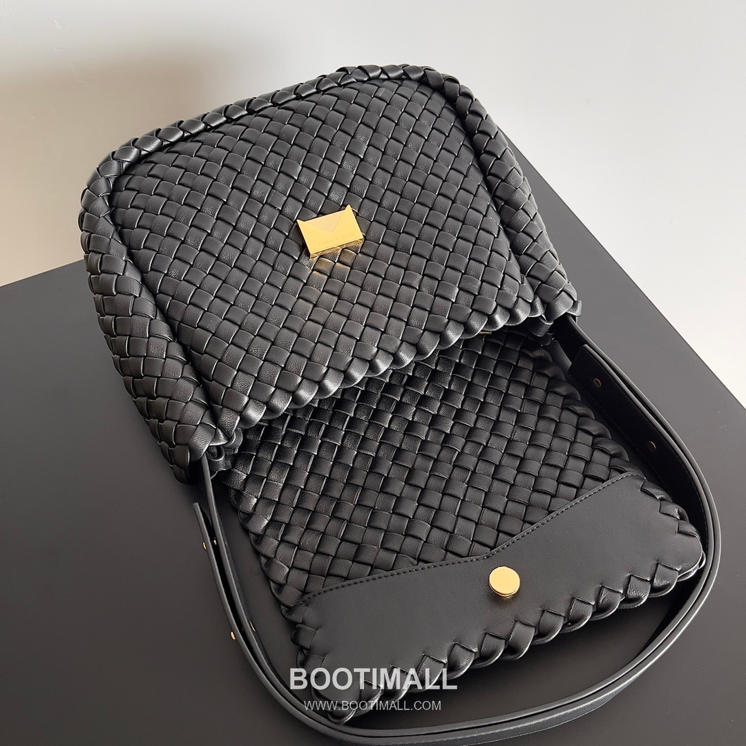 Bottega Veneta Small Cabat Intrecciato Woven Leather Shoulder Bag 보테가베네타 스몰 카바 인트레치아토 위빙 레더 숄더백 26cm 6