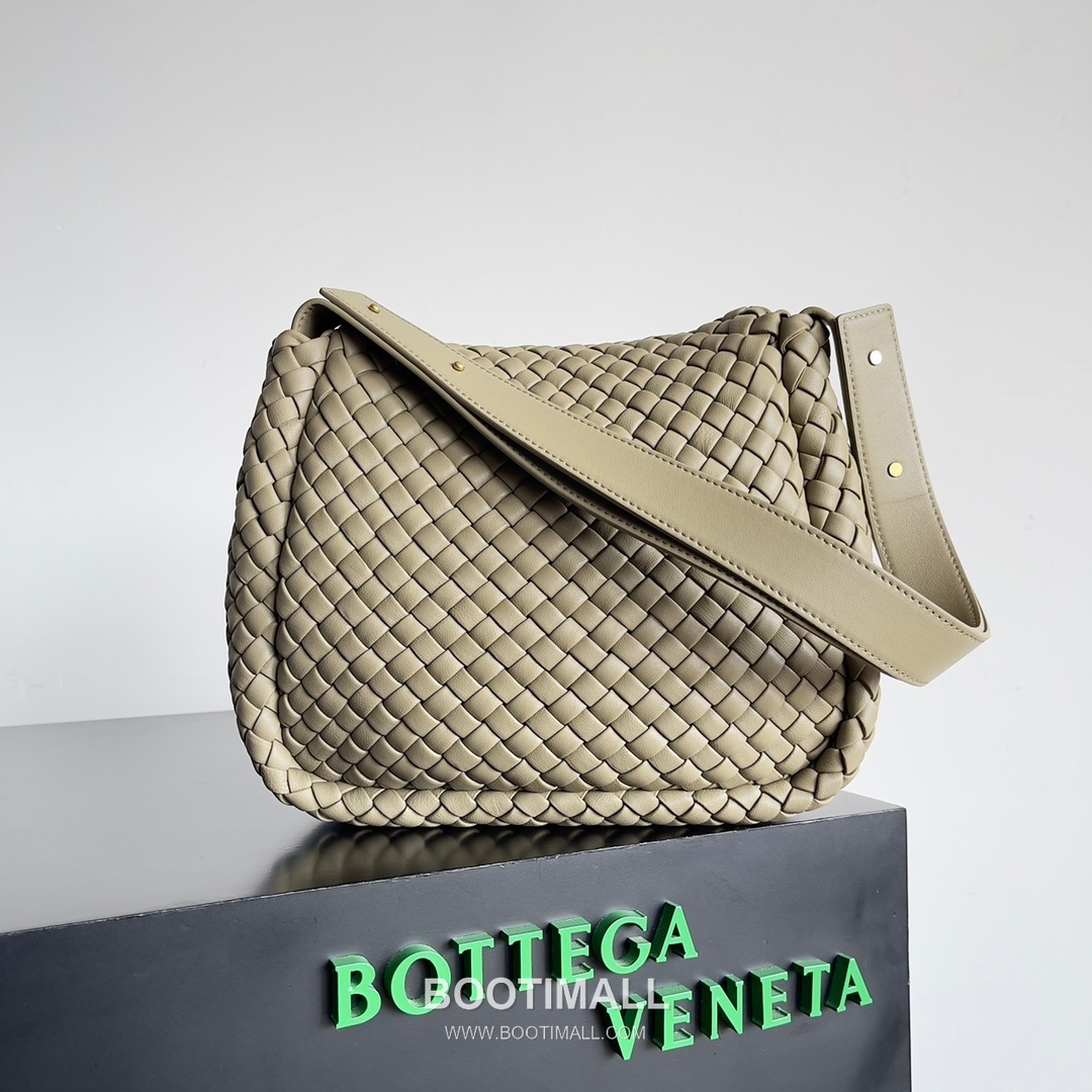 Bottega Veneta Small Cabat Intrecciato Woven Leather Shoulder Bag 보테가베네타 스몰 카바 인트레치아토 위빙 레더 숄더백 26cm 2