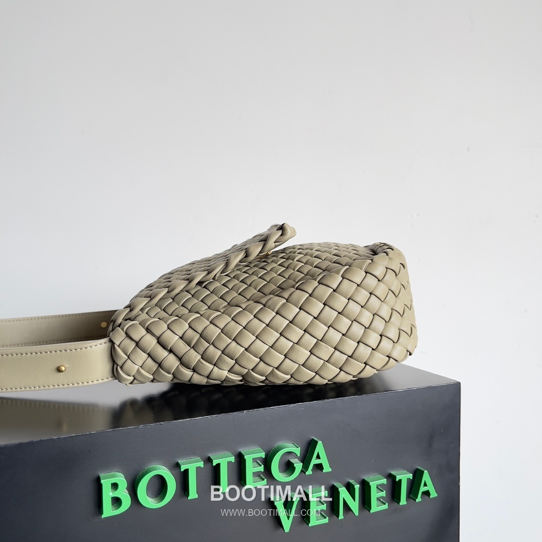 Bottega Veneta Small Cabat Intrecciato Woven Leather Shoulder Bag 보테가베네타 스몰 카바 인트레치아토 위빙 레더 숄더백 26cm 3