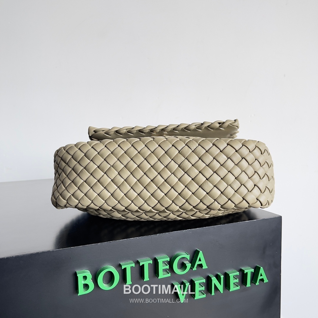 Bottega Veneta Small Cabat Intrecciato Woven Leather Shoulder Bag 보테가베네타 스몰 카바 인트레치아토 위빙 레더 숄더백 26cm 4