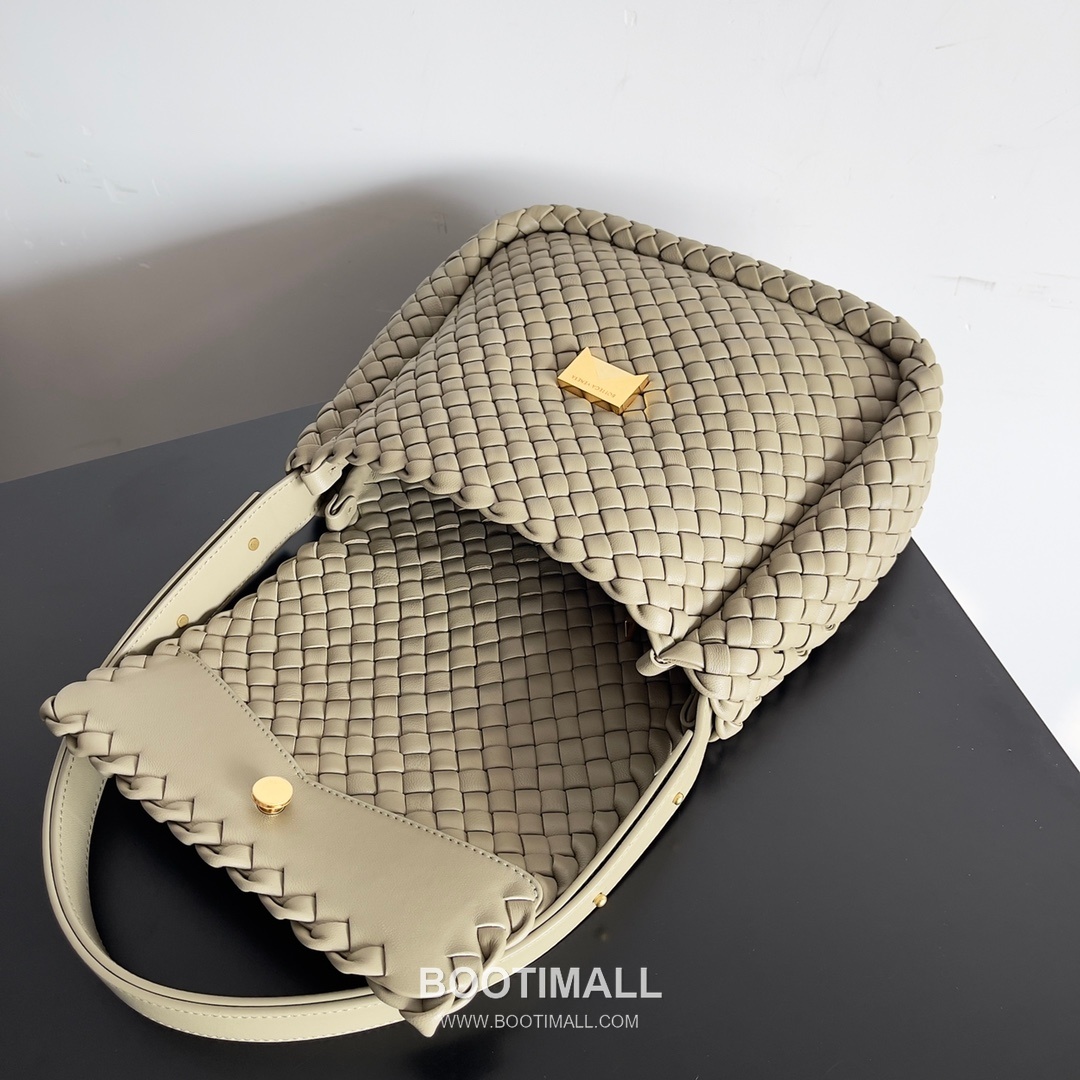 Bottega Veneta Small Cabat Intrecciato Woven Leather Shoulder Bag 보테가베네타 스몰 카바 인트레치아토 위빙 레더 숄더백 26cm 6