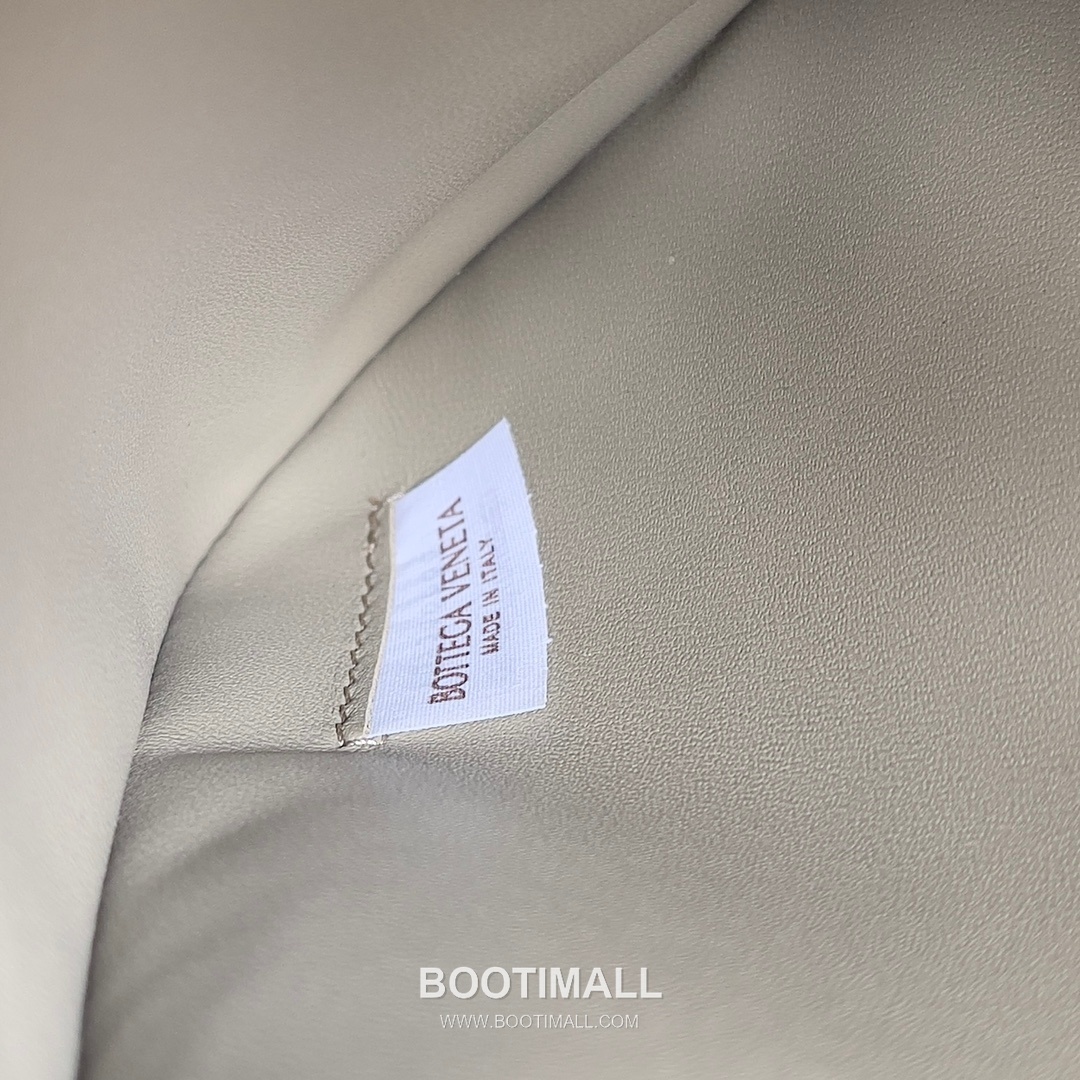 Bottega Veneta Small Cabat Intrecciato Woven Leather Shoulder Bag 보테가베네타 스몰 카바 인트레치아토 위빙 레더 숄더백 26cm 9