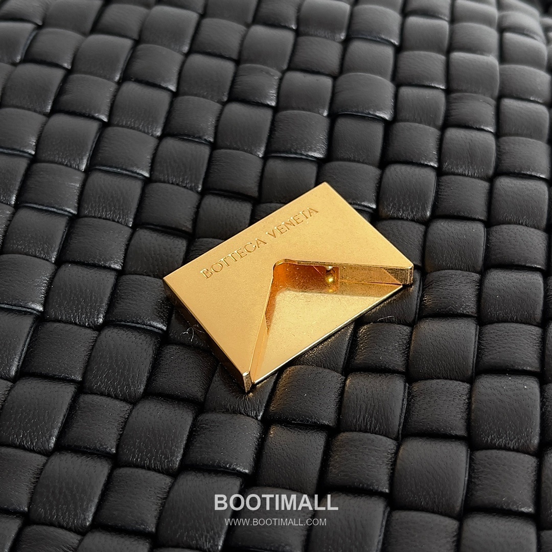 Bottega Veneta Small Cabat Intrecciato Woven Leather Shoulder Bag 보테가베네타 스몰 카바 인트레치아토 위빙 레더 숄더백 26cm 5