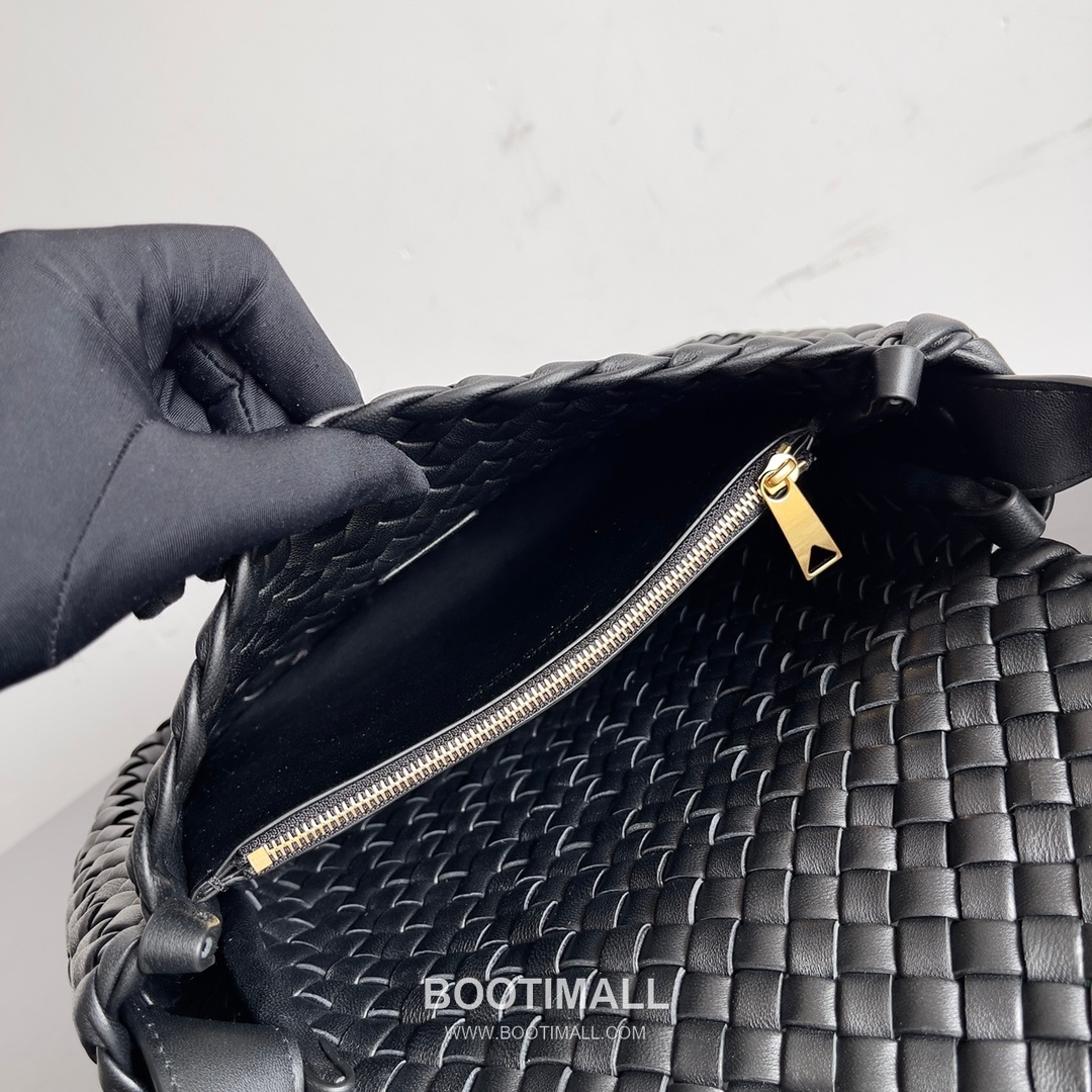 Bottega Veneta Small Cabat Intrecciato Woven Leather Shoulder Bag 보테가베네타 스몰 카바 인트레치아토 위빙 레더 숄더백 26cm 7