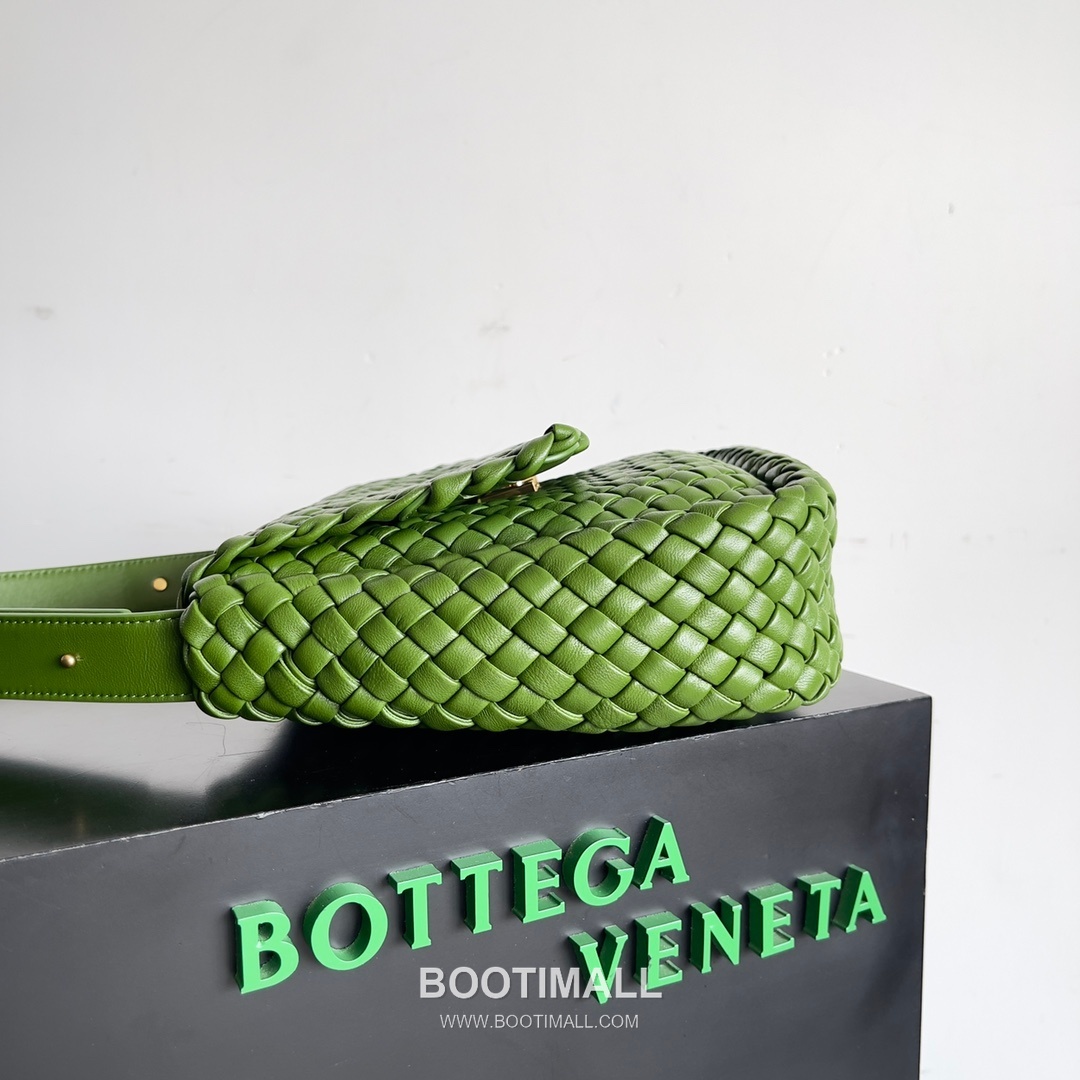 Bottega Veneta Small Cabat Intrecciato Woven Leather Shoulder Bag 보테가베네타 스몰 카바 인트레치아토 위빙 레더 숄더백 26cm 3