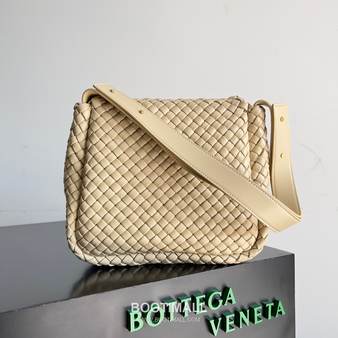 Bottega Veneta Small Cabat Intrecciato Woven Leather Shoulder Bag 보테가베네타 스몰 카바 인트레치아토 위빙 레더 숄더백 26cm 2