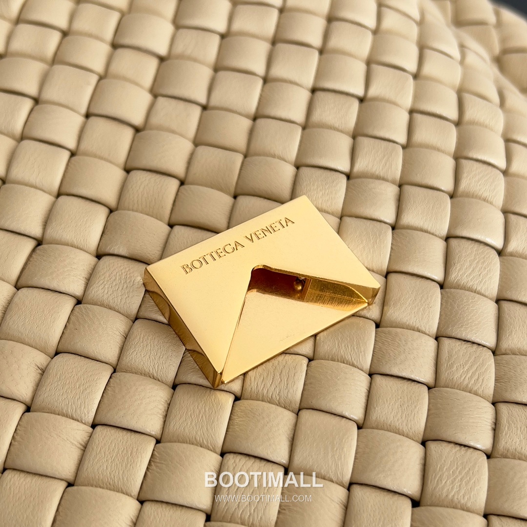 Bottega Veneta Small Cabat Intrecciato Woven Leather Shoulder Bag 보테가베네타 스몰 카바 인트레치아토 위빙 레더 숄더백 26cm 5