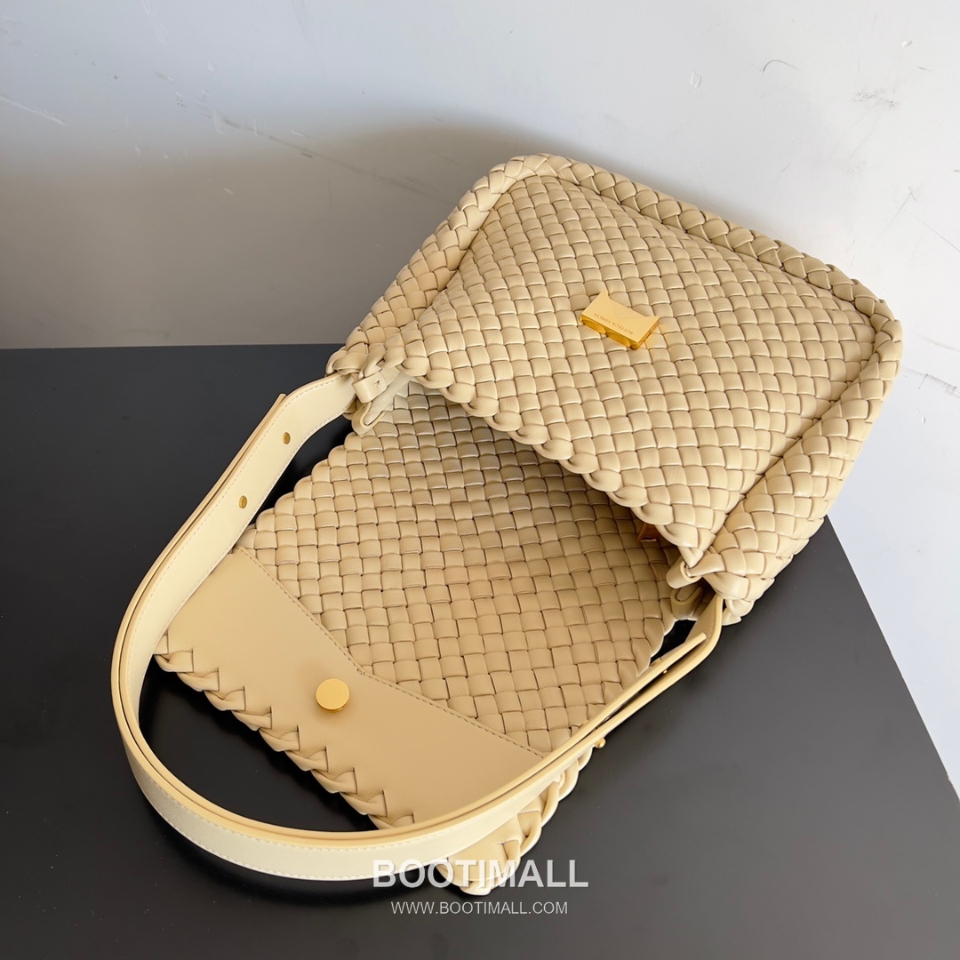 Bottega Veneta Small Cabat Intrecciato Woven Leather Shoulder Bag 보테가베네타 스몰 카바 인트레치아토 위빙 레더 숄더백 26cm 6