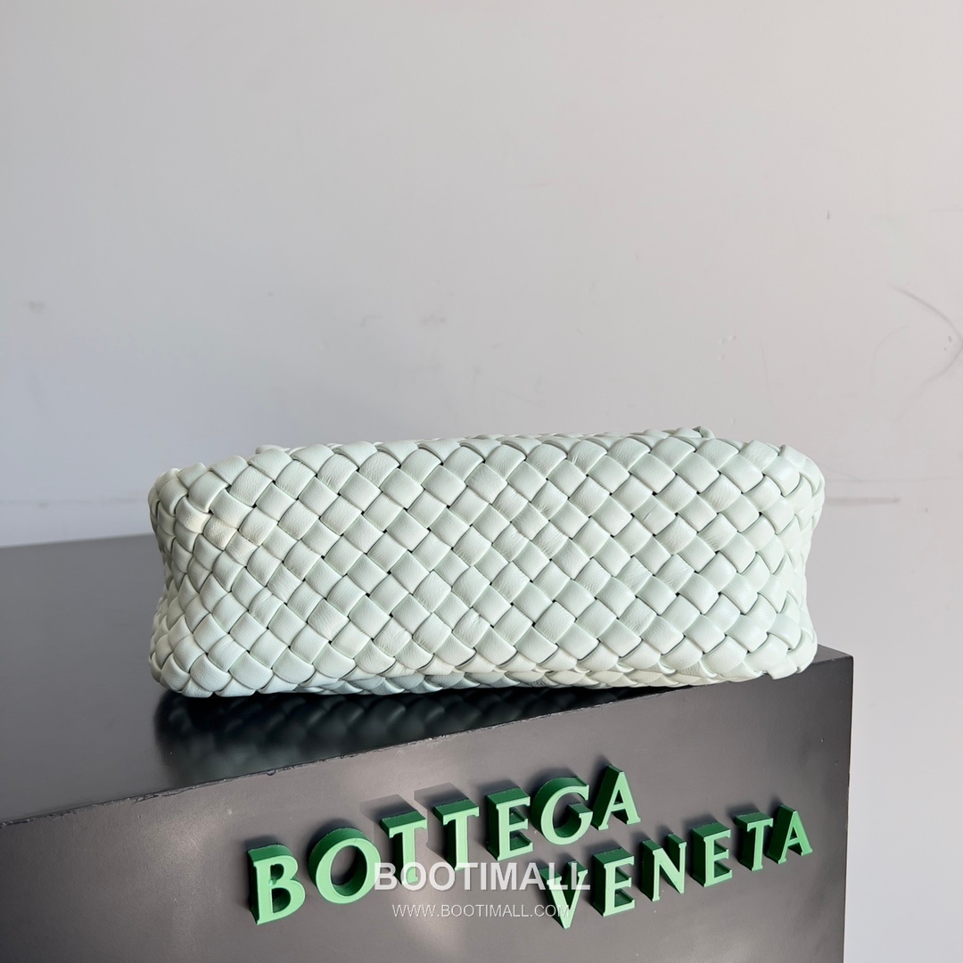 Bottega Veneta Small Cabat Intrecciato Woven Leather Shoulder Bag 보테가베네타 스몰 카바 인트레치아토 위빙 레더 숄더백 26cm 4