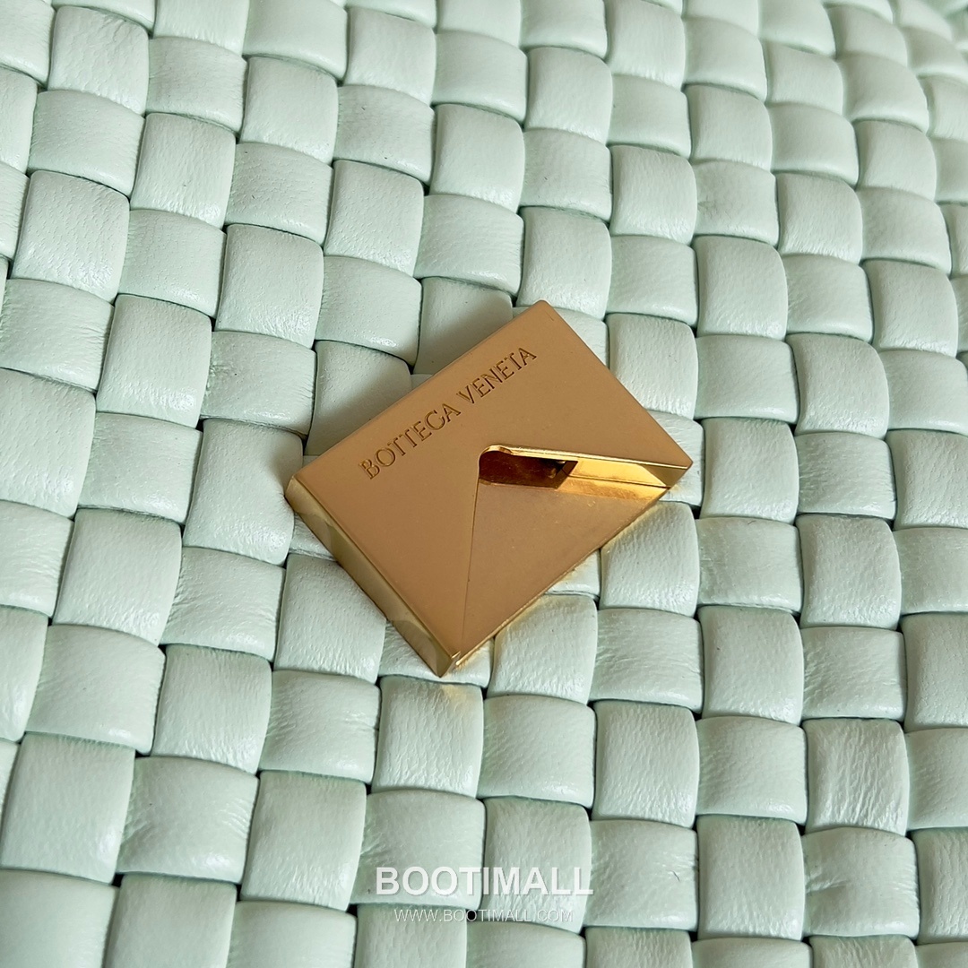 Bottega Veneta Small Cabat Intrecciato Woven Leather Shoulder Bag 보테가베네타 스몰 카바 인트레치아토 위빙 레더 숄더백 26cm 5