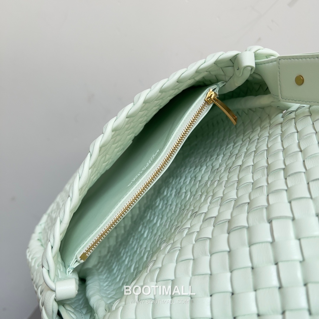 Bottega Veneta Small Cabat Intrecciato Woven Leather Shoulder Bag 보테가베네타 스몰 카바 인트레치아토 위빙 레더 숄더백 26cm 7