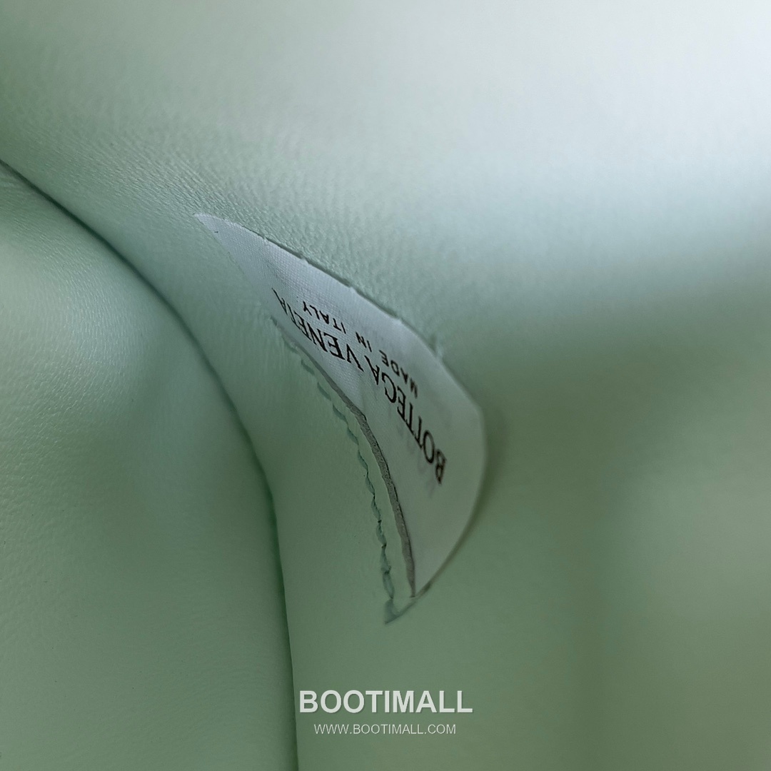 Bottega Veneta Small Cabat Intrecciato Woven Leather Shoulder Bag 보테가베네타 스몰 카바 인트레치아토 위빙 레더 숄더백 26cm 9