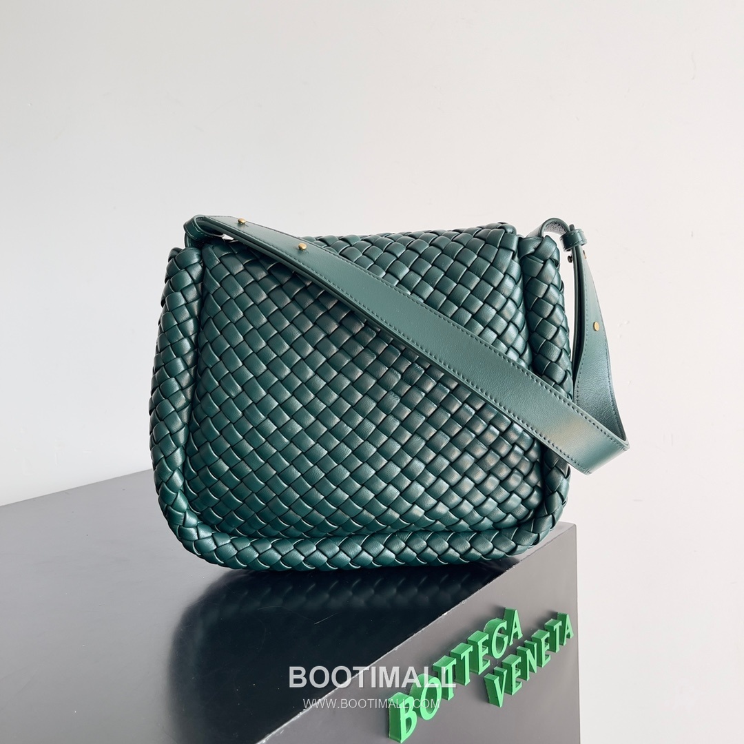 Bottega Veneta Small Cabat Intrecciato Woven Leather Shoulder Bag 보테가베네타 스몰 카바 인트레치아토 위빙 레더 숄더백 26cm 4