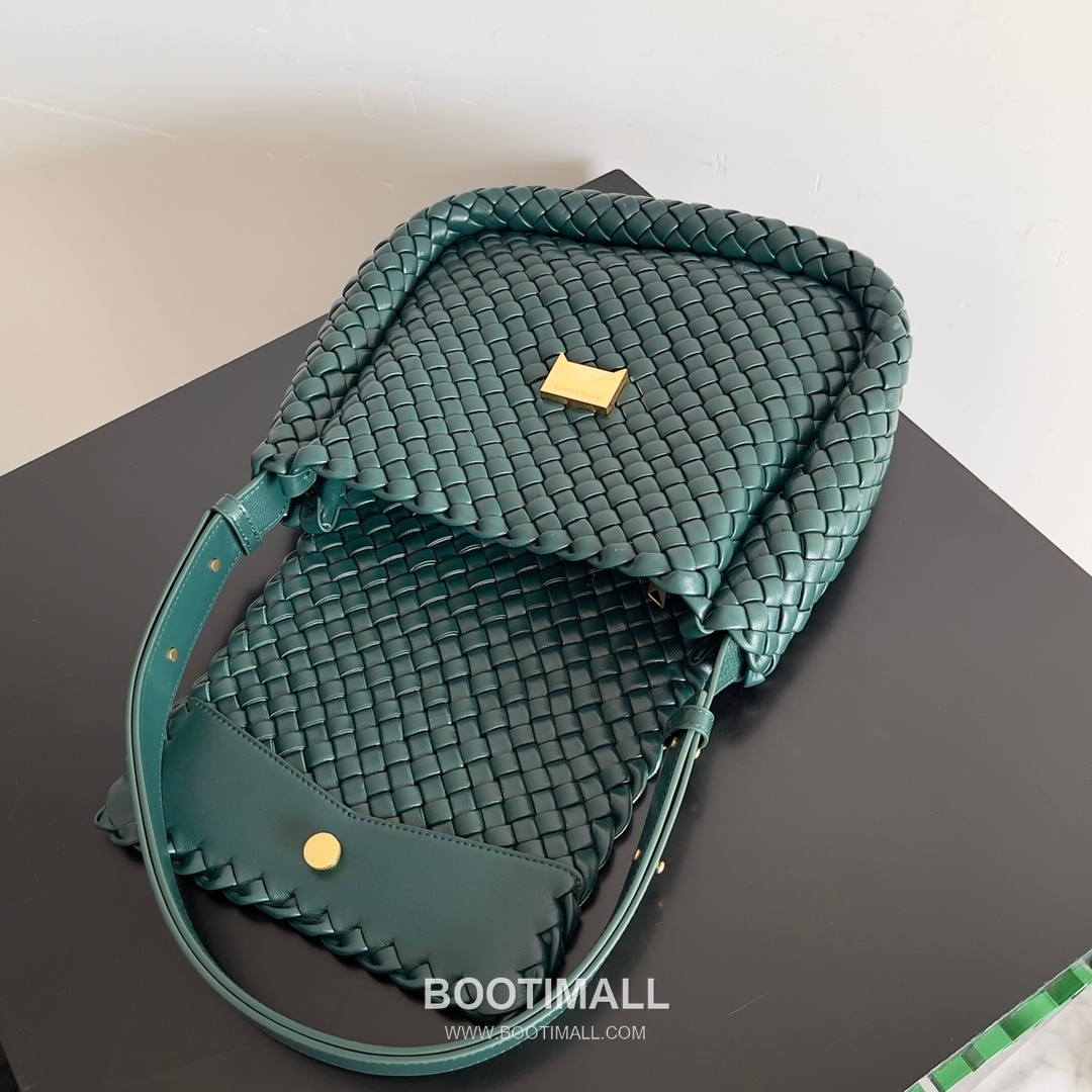 Bottega Veneta Small Cabat Intrecciato Woven Leather Shoulder Bag 보테가베네타 스몰 카바 인트레치아토 위빙 레더 숄더백 26cm 5