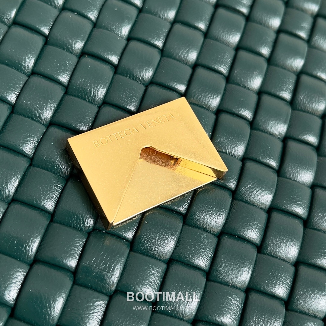 Bottega Veneta Small Cabat Intrecciato Woven Leather Shoulder Bag 보테가베네타 스몰 카바 인트레치아토 위빙 레더 숄더백 26cm 6