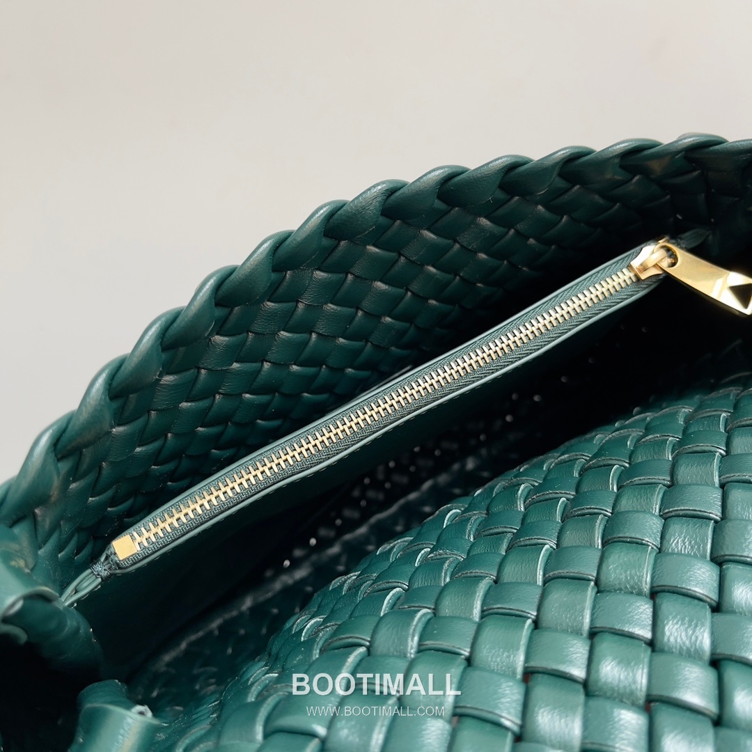 Bottega Veneta Small Cabat Intrecciato Woven Leather Shoulder Bag 보테가베네타 스몰 카바 인트레치아토 위빙 레더 숄더백 26cm 7