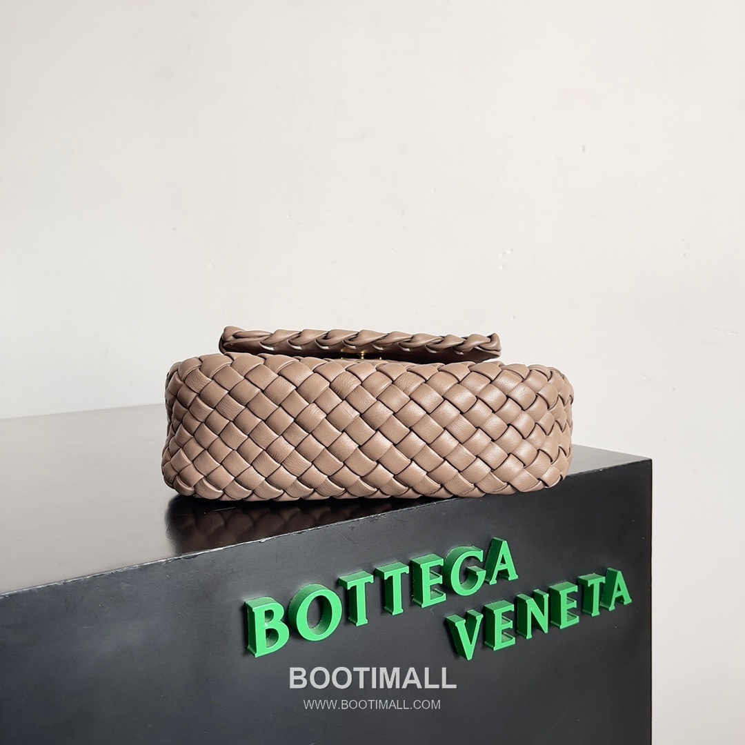 Bottega Veneta Mini Cobble Intrecciato Woven Leather Crossbody Bag 보테가베네타 미니 코블 인트레치아토 위빙 레더 크로스백 19cm 3