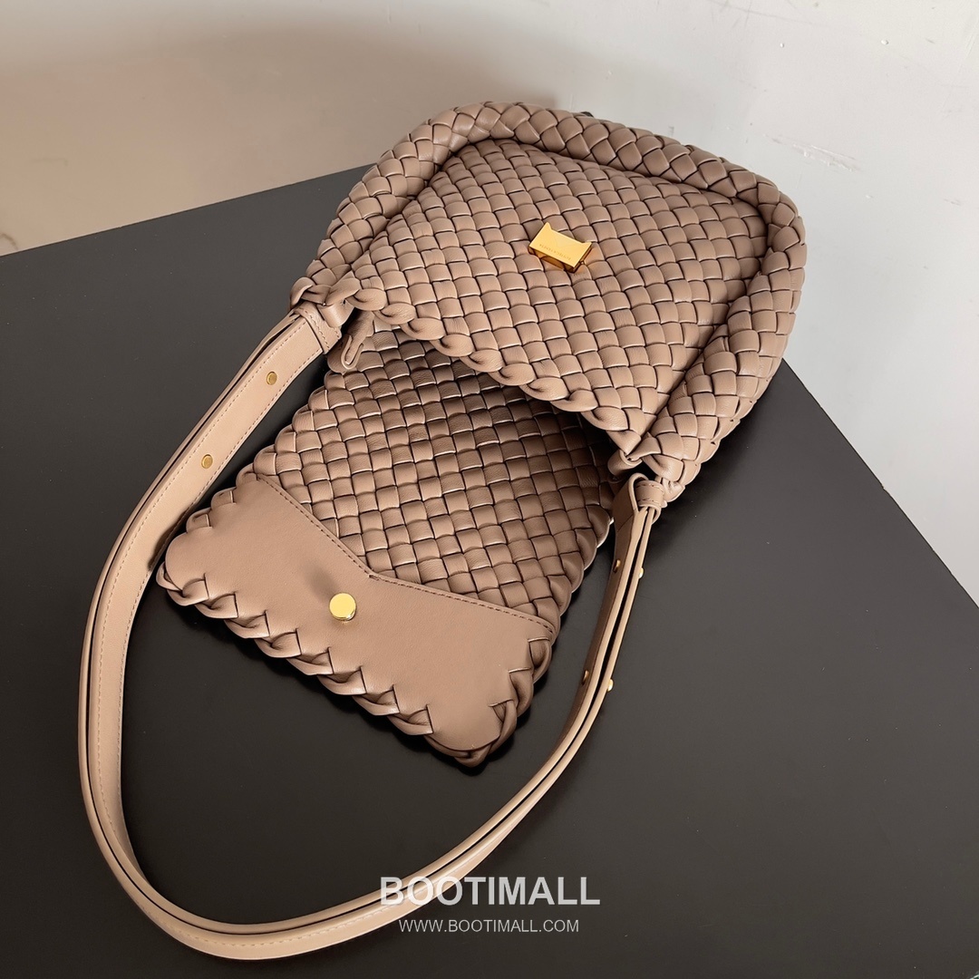 Bottega Veneta Mini Cobble Intrecciato Woven Leather Crossbody Bag 보테가베네타 미니 코블 인트레치아토 위빙 레더 크로스백 19cm 5