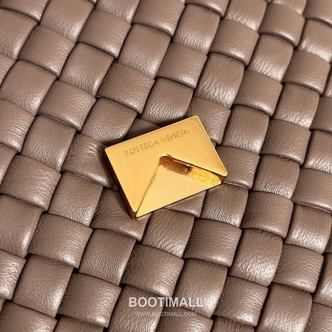 Bottega Veneta Mini Cobble Intrecciato Woven Leather Crossbody Bag 보테가베네타 미니 코블 인트레치아토 위빙 레더 크로스백 19cm 6