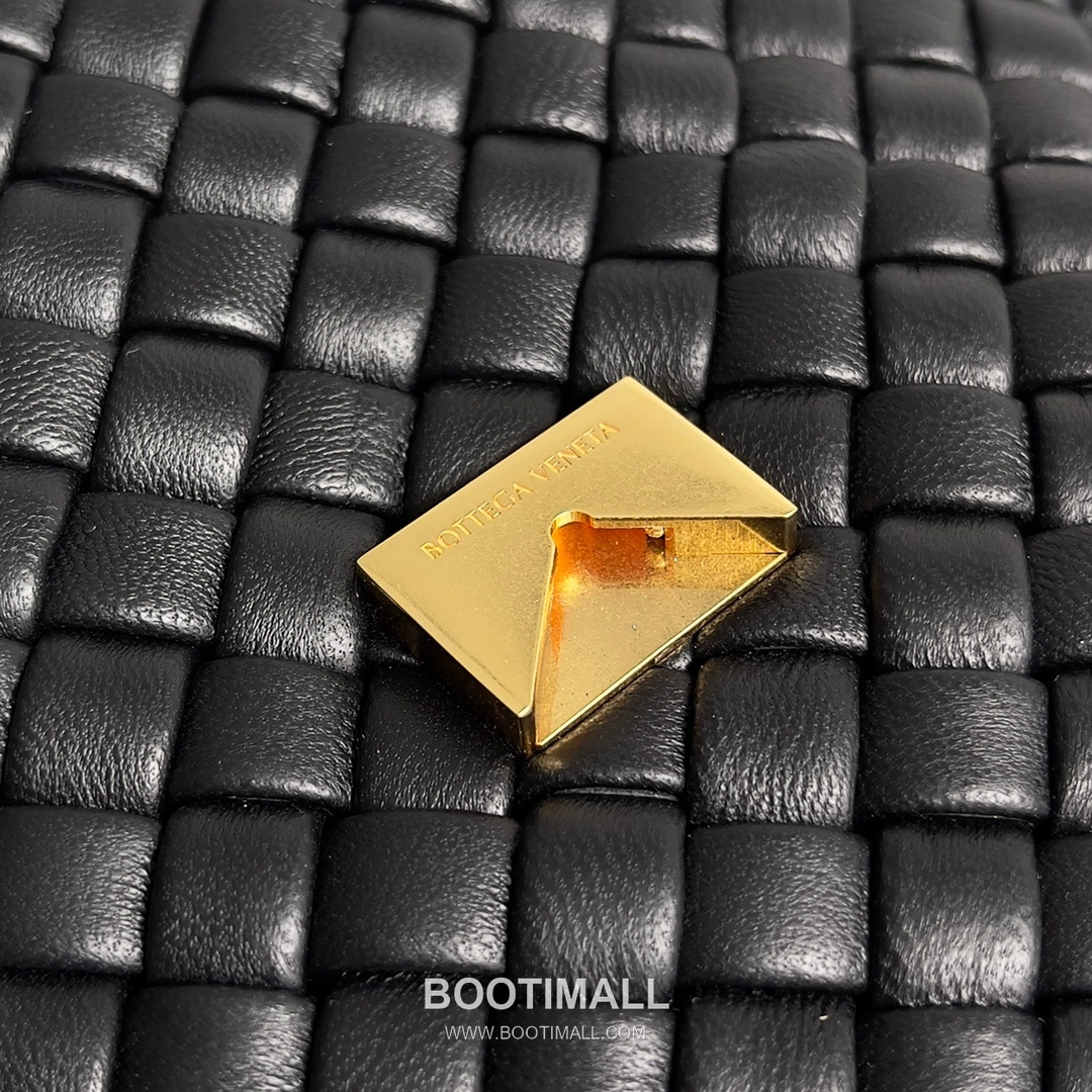 Bottega Veneta Mini Cobble Intrecciato Woven Leather Crossbody Bag 보테가베네타 미니 코블 인트레치아토 위빙 레더 크로스백 19cm 6