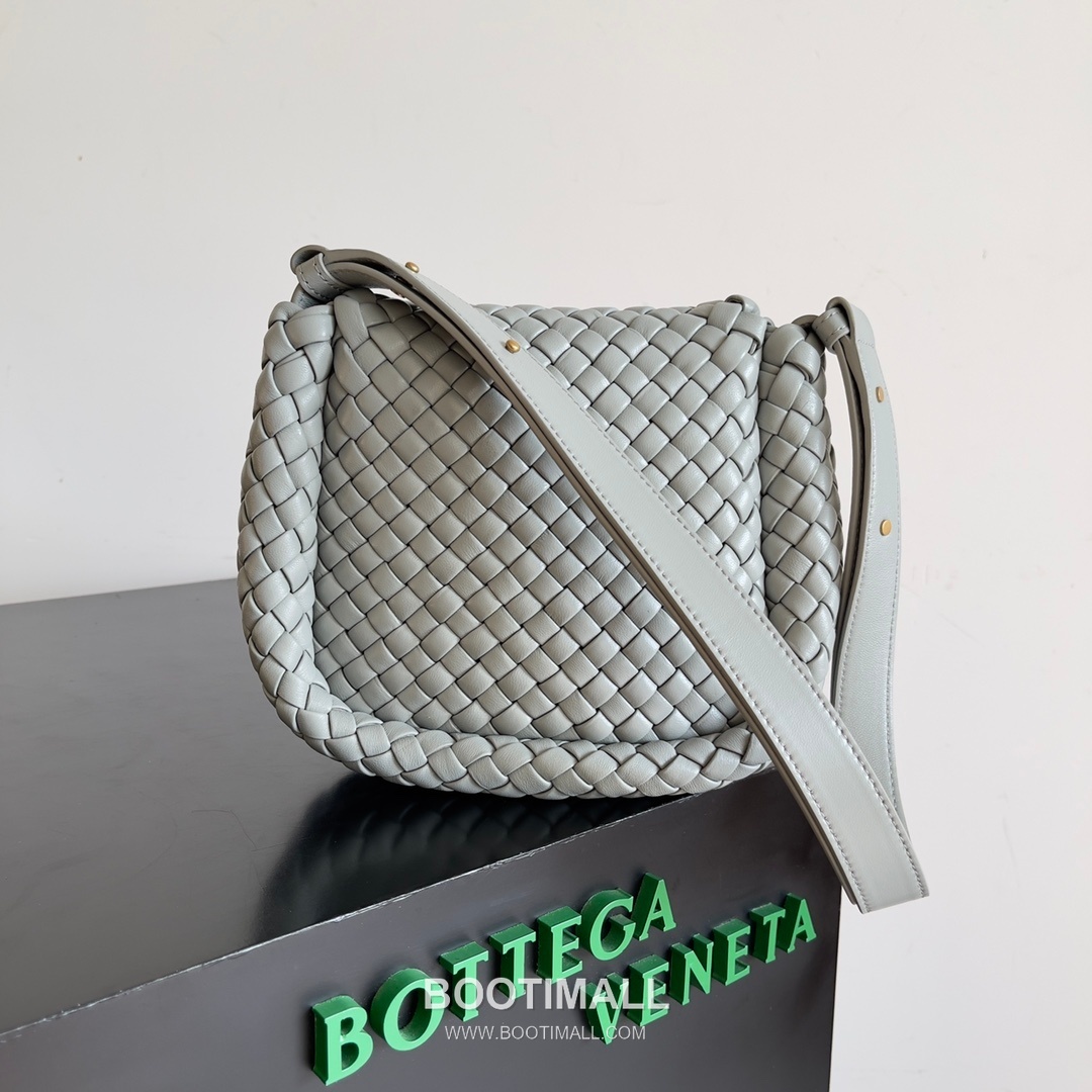 Bottega Veneta Mini Cobble Intrecciato Woven Leather Crossbody Bag 보테가베네타 미니 코블 인트레치아토 위빙 레더 크로스백 19cm 2