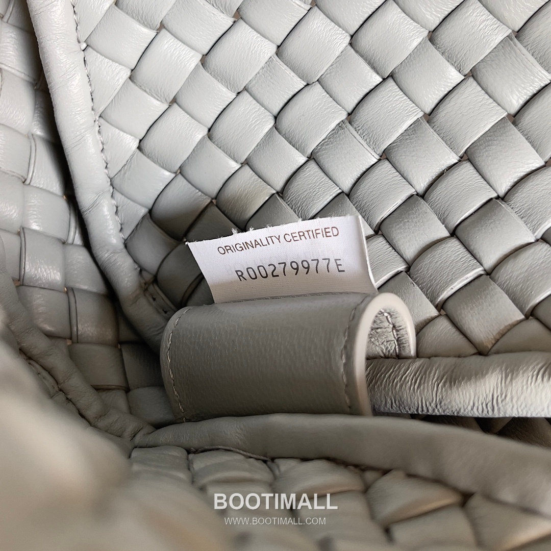 Bottega Veneta Mini Cobble Intrecciato Woven Leather Crossbody Bag 보테가베네타 미니 코블 인트레치아토 위빙 레더 크로스백 19cm 9