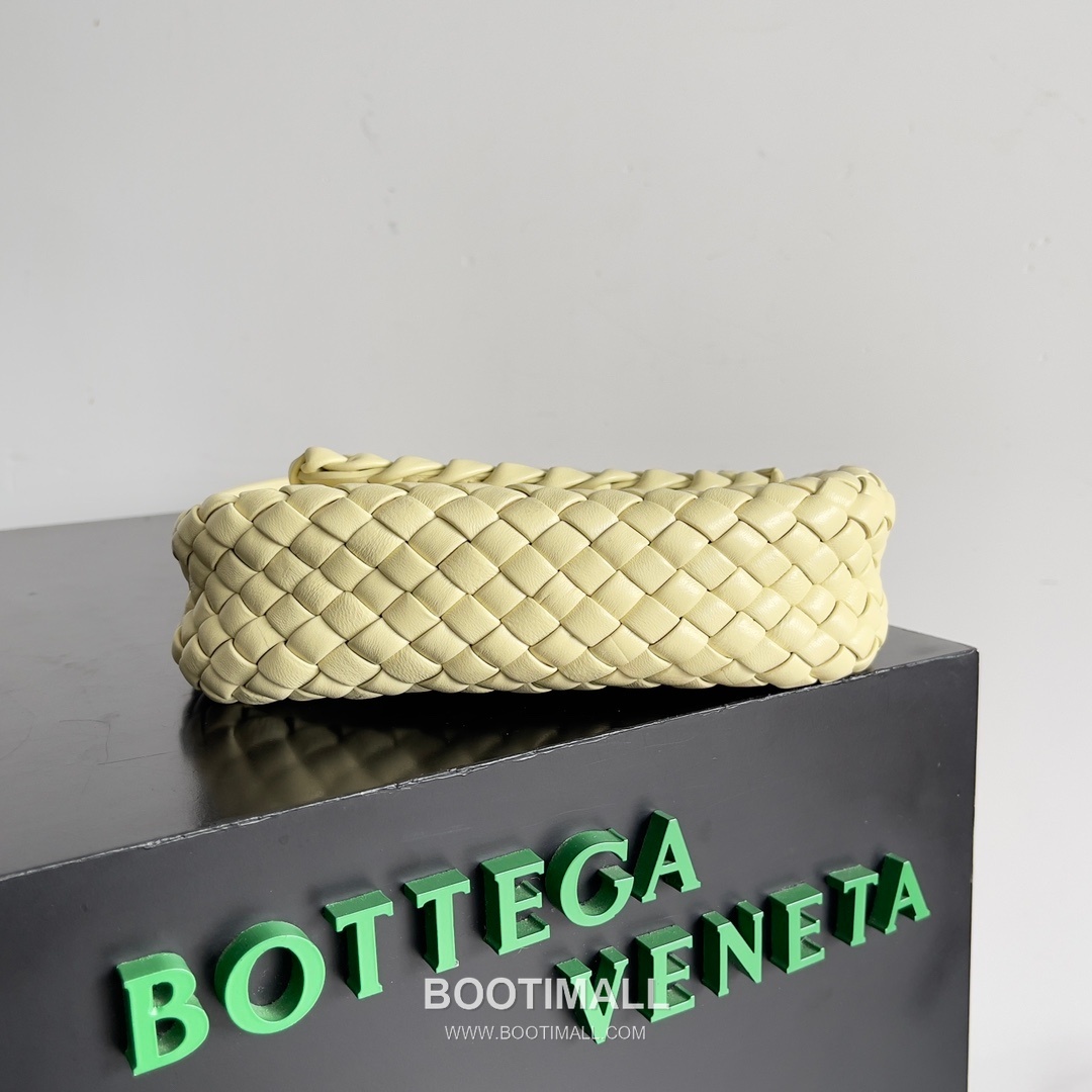 Bottega Veneta Mini Cobble Intrecciato Woven Leather Crossbody Bag 보테가베네타 미니 코블 인트레치아토 위빙 레더 크로스백 19cm 3