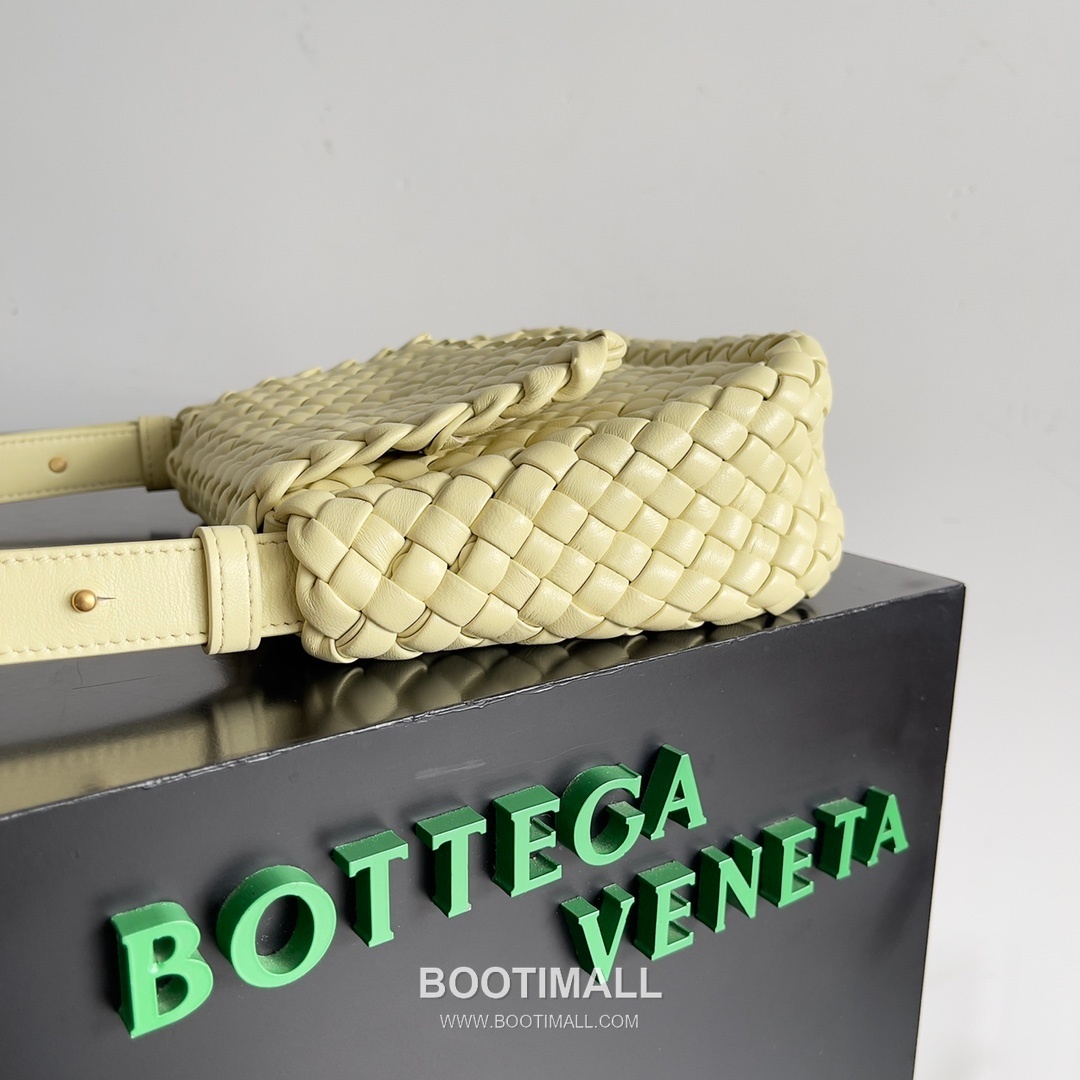 Bottega Veneta Mini Cobble Intrecciato Woven Leather Crossbody Bag 보테가베네타 미니 코블 인트레치아토 위빙 레더 크로스백 19cm 4