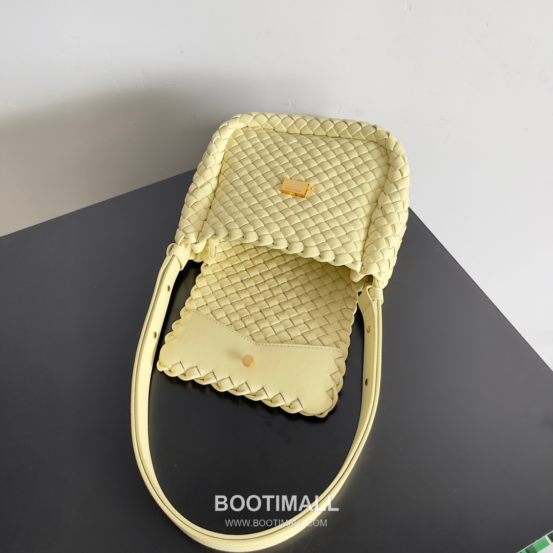 Bottega Veneta Mini Cobble Intrecciato Woven Leather Crossbody Bag 보테가베네타 미니 코블 인트레치아토 위빙 레더 크로스백 19cm 5