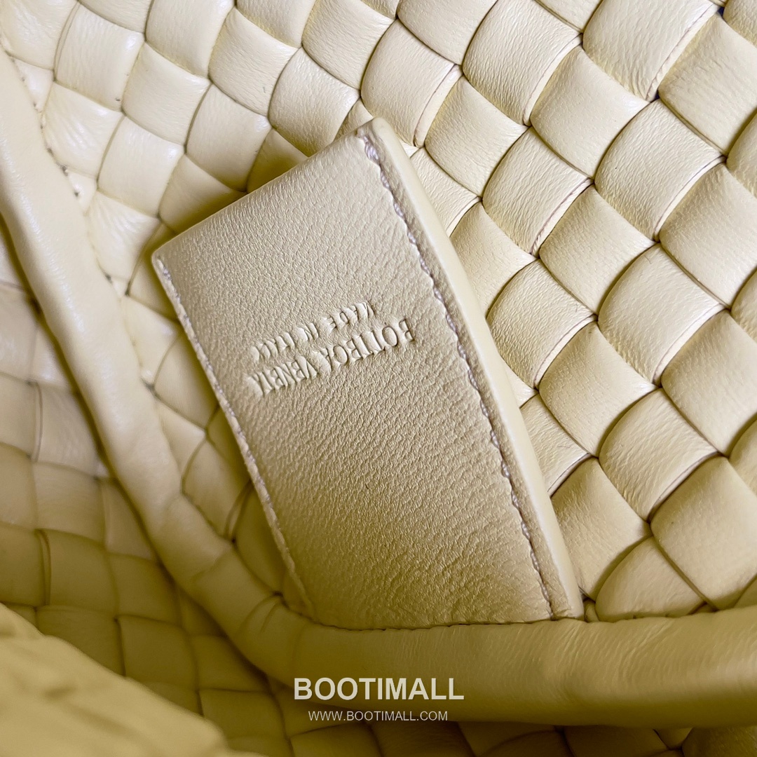 Bottega Veneta Mini Cobble Intrecciato Woven Leather Crossbody Bag 보테가베네타 미니 코블 인트레치아토 위빙 레더 크로스백 19cm 8