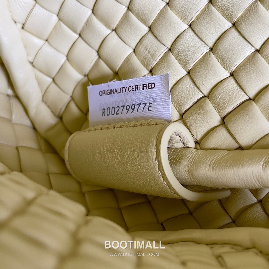 Bottega Veneta Mini Cobble Intrecciato Woven Leather Crossbody Bag 보테가베네타 미니 코블 인트레치아토 위빙 레더 크로스백 19cm 9