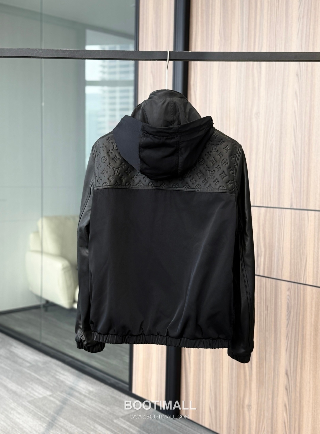 Louis Vuitton Monogram Embossed Mixed Leather Windbreaker Jacket 루이비통 모노그램 엠보싱 믹스드 레더 윈드브레이커 재킷 18