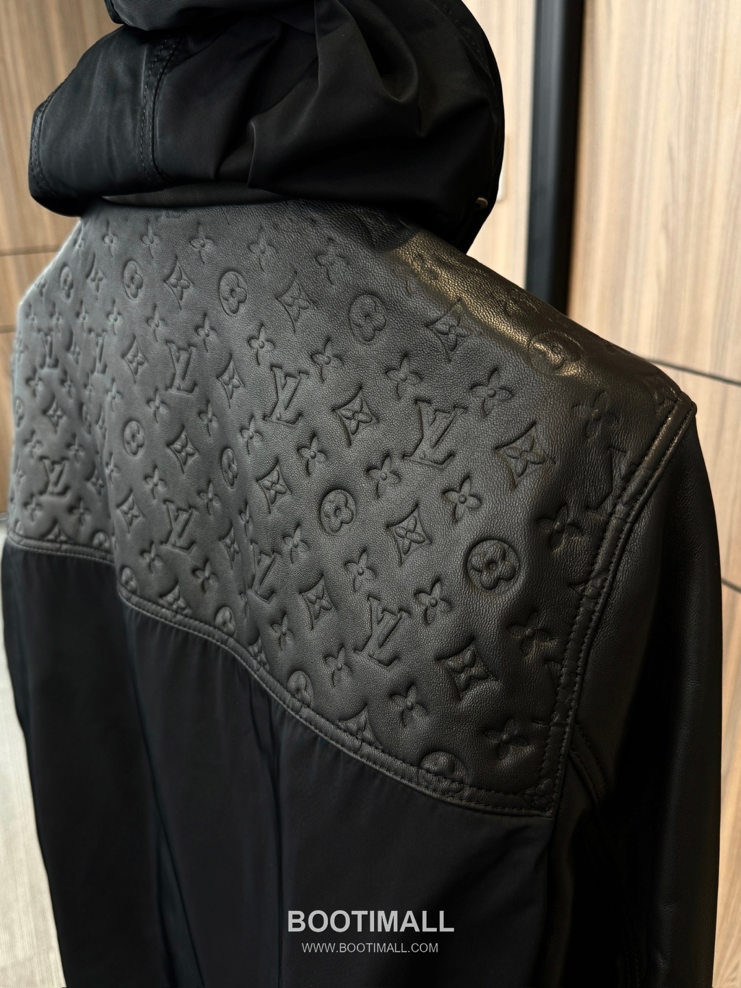Louis Vuitton Monogram Embossed Mixed Leather Windbreaker Jacket 루이비통 모노그램 엠보싱 믹스드 레더 윈드브레이커 재킷 19
