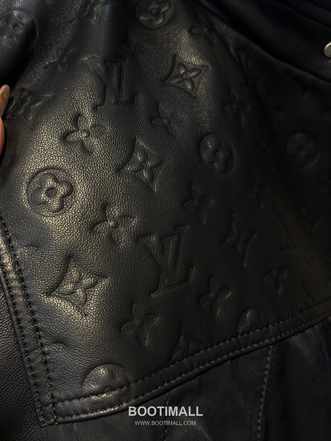 Louis Vuitton Monogram Embossed Mixed Leather Windbreaker Jacket 루이비통 모노그램 엠보싱 믹스드 레더 윈드브레이커 재킷 20