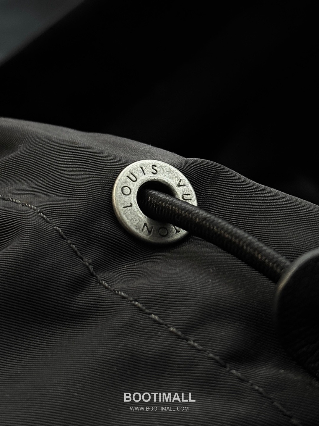 Louis Vuitton Monogram Embossed Mixed Leather Windbreaker Jacket 루이비통 모노그램 엠보싱 믹스드 레더 윈드브레이커 재킷 23