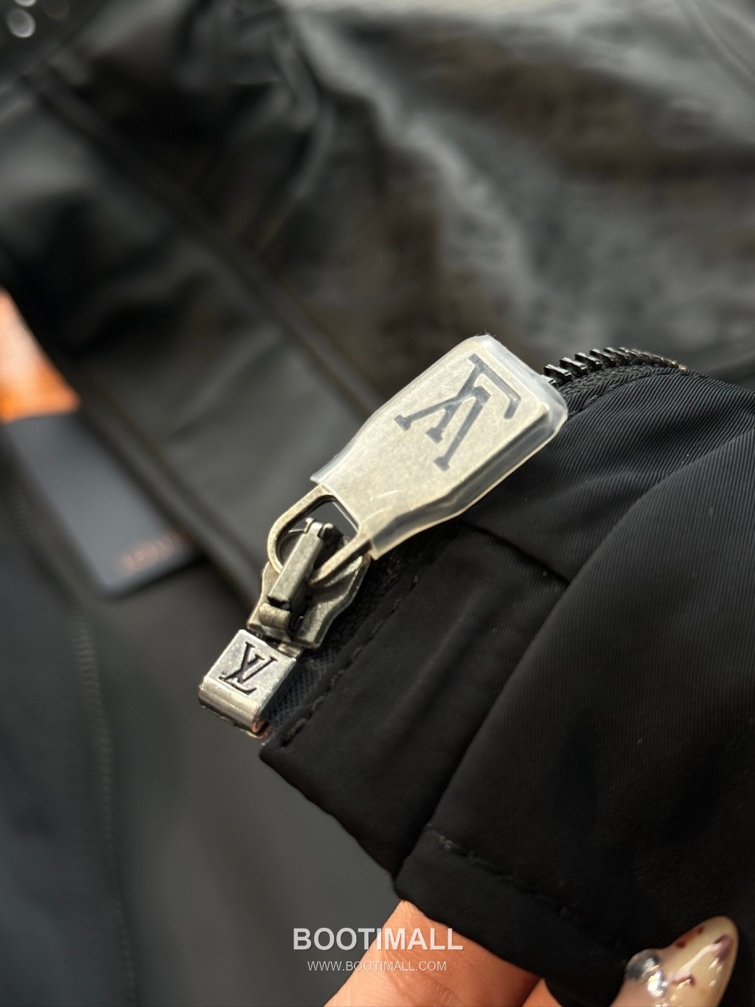 Louis Vuitton Monogram Embossed Mixed Leather Windbreaker Jacket 루이비통 모노그램 엠보싱 믹스드 레더 윈드브레이커 재킷 24