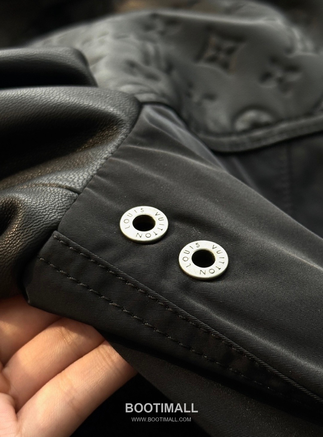 Louis Vuitton Monogram Embossed Mixed Leather Windbreaker Jacket 루이비통 모노그램 엠보싱 믹스드 레더 윈드브레이커 재킷 26