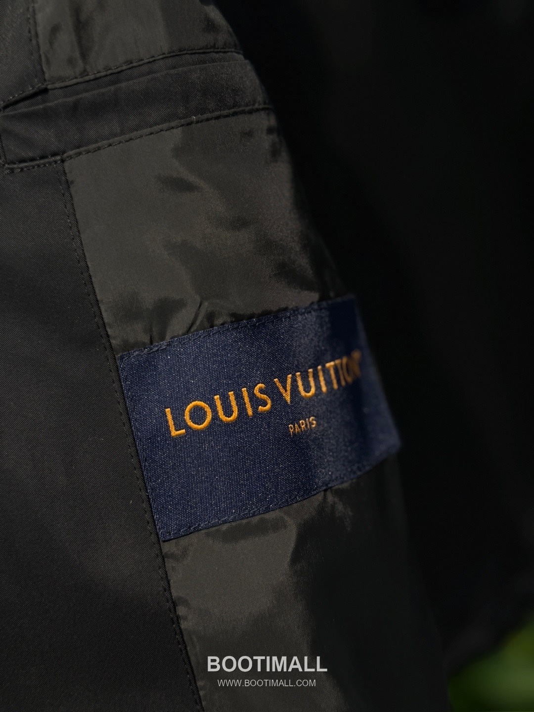 Louis Vuitton Monogram Embossed Mixed Leather Windbreaker Jacket 루이비통 모노그램 엠보싱 믹스드 레더 윈드브레이커 재킷 27