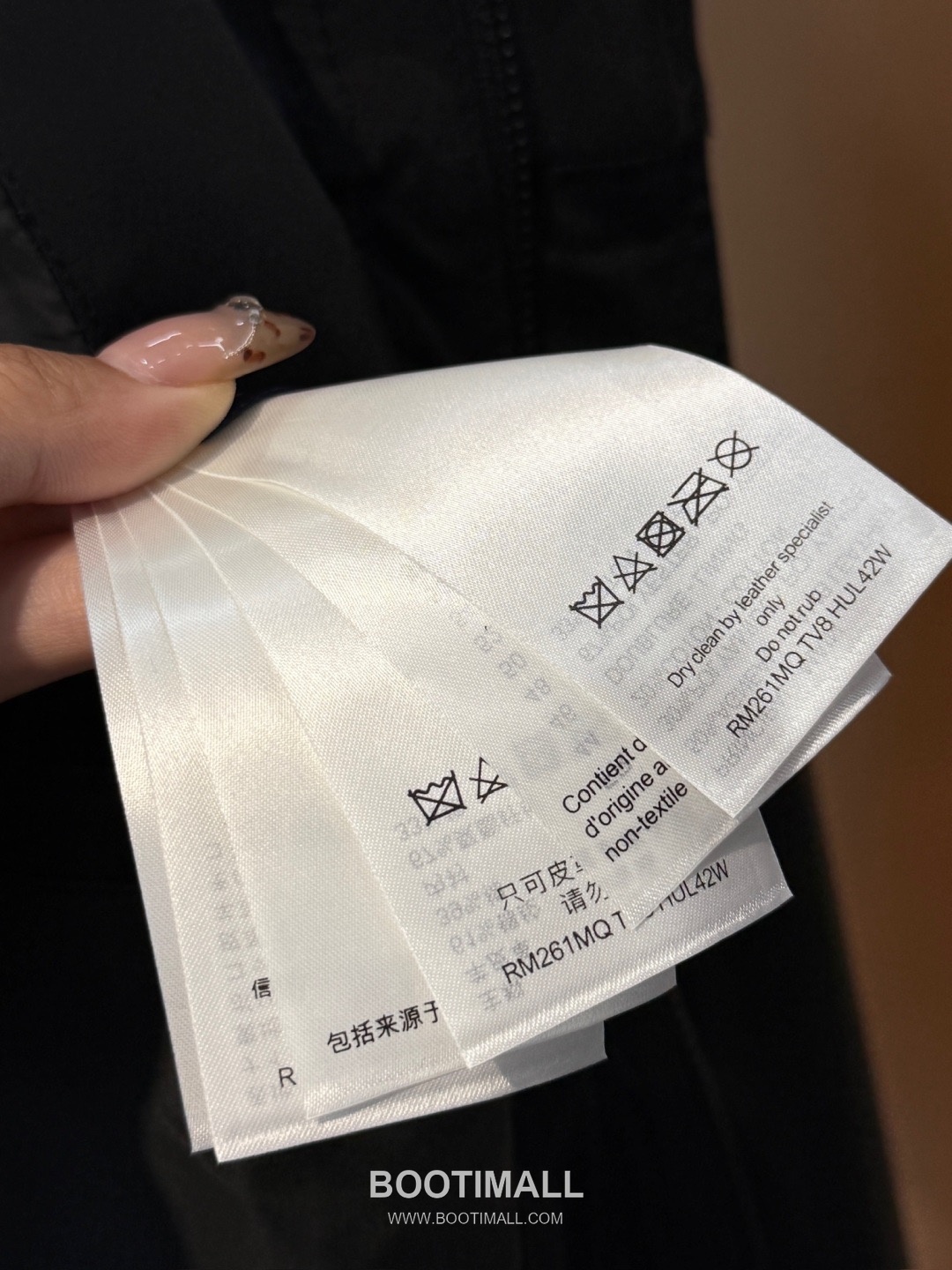 Louis Vuitton Monogram Embossed Mixed Leather Windbreaker Jacket 루이비통 모노그램 엠보싱 믹스드 레더 윈드브레이커 재킷 28